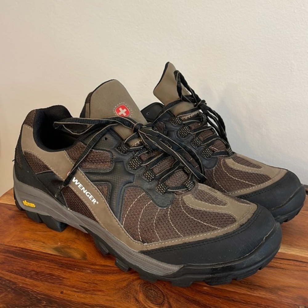 Wenger Swiss Military Mens Size 11‎ Hiking Shoes Brown Vibram Sole EUC